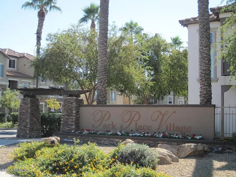 726 N Laguna Dr — Photo 1