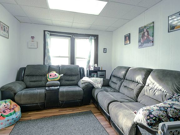 4th image of 1823 2nd Ave