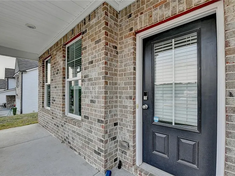 461 Paxton Ln — Photo 3