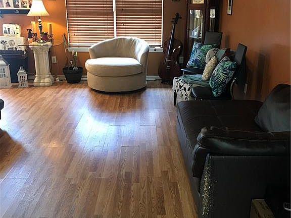 5th image of 405 S Hill Ln #9