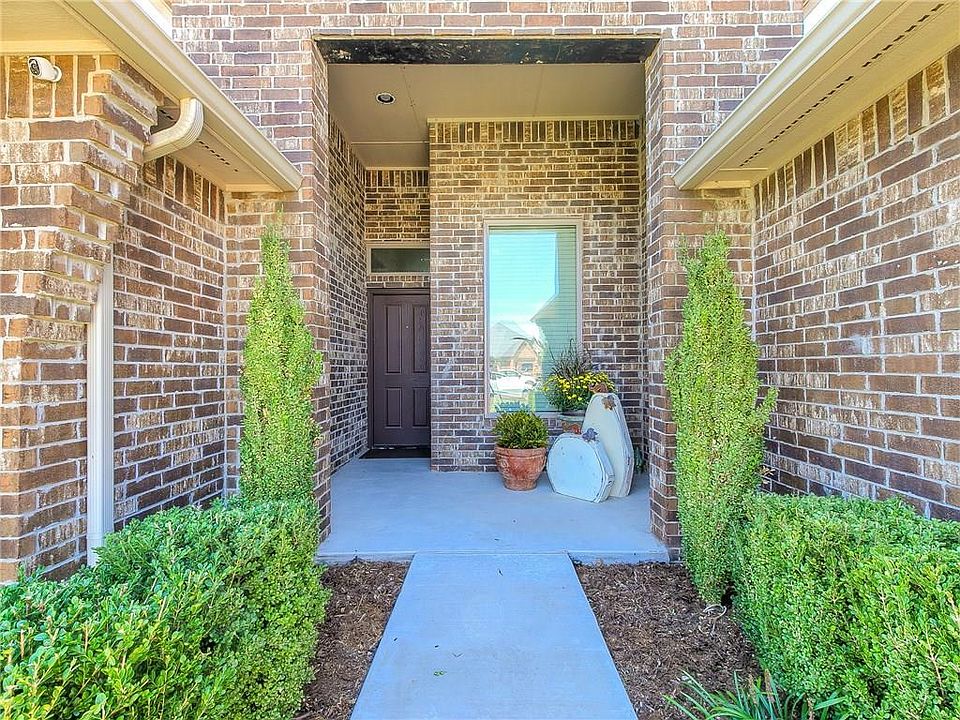 1st image of 17105 Avila Ln