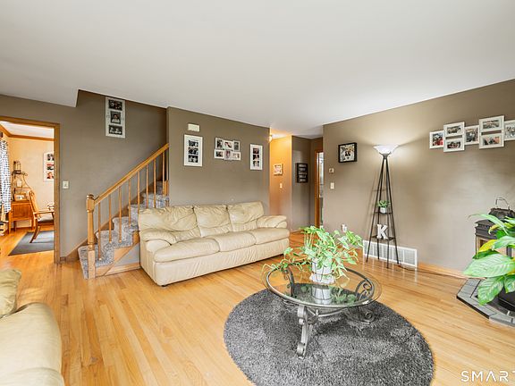 4th image of 39 Morris Avenue
