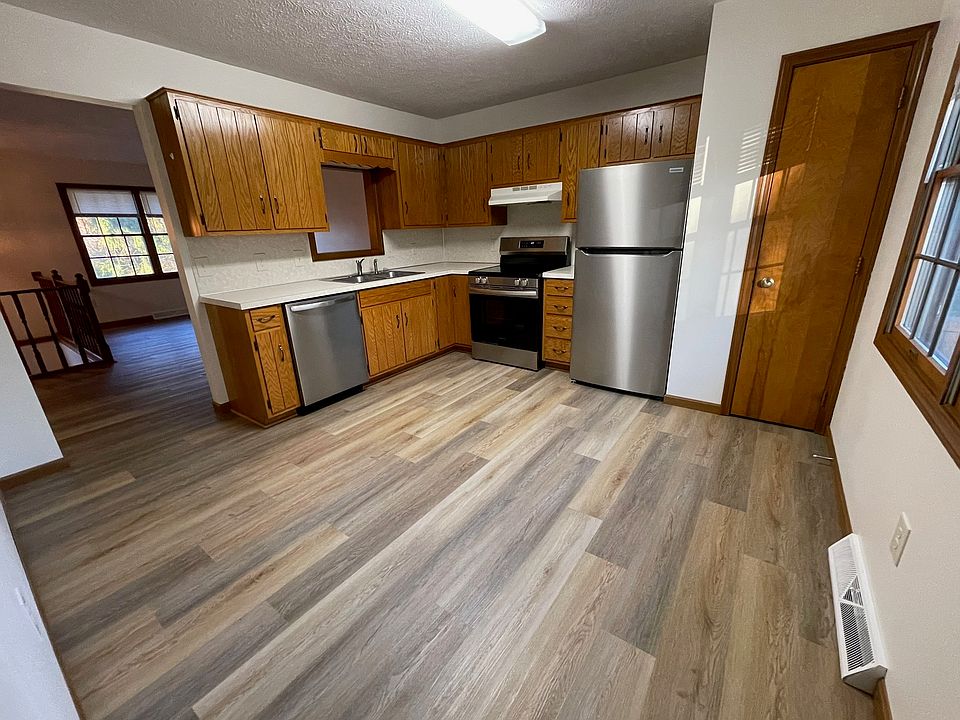 1st image of 122 Summit Ave NE