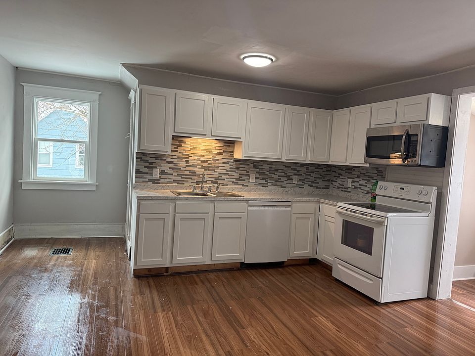 1st image of 82 New York Ave #2