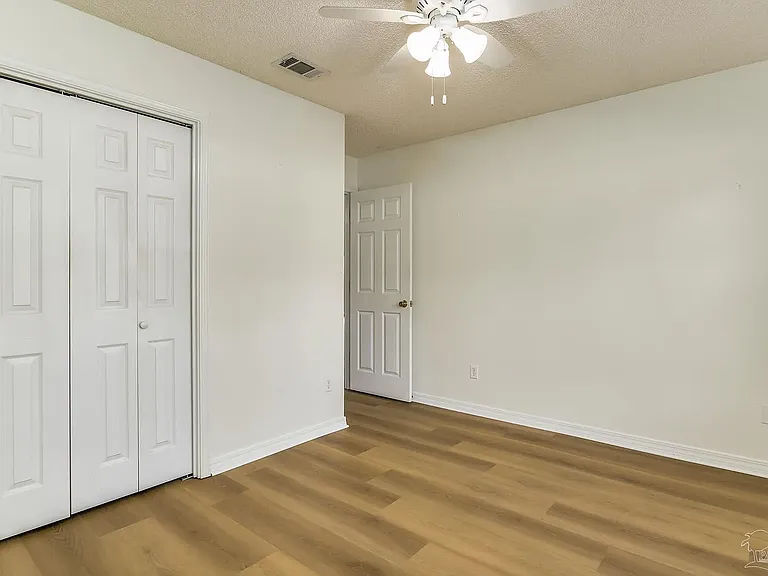 1108 Simpson St — Photo 14