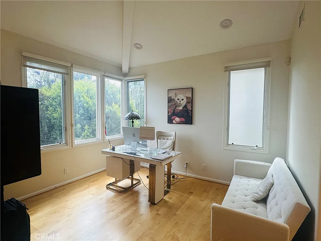 4 bed, 3256 sqft, $10,000 — Photo 2