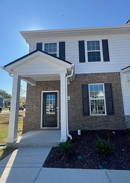 3 bed, 1363 sqft, $1,900 — Photo 1