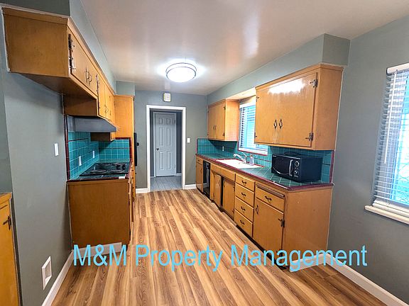 4th image of 1078 35th Ave