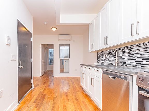 2nd image of 235 Jefferson St #2RX