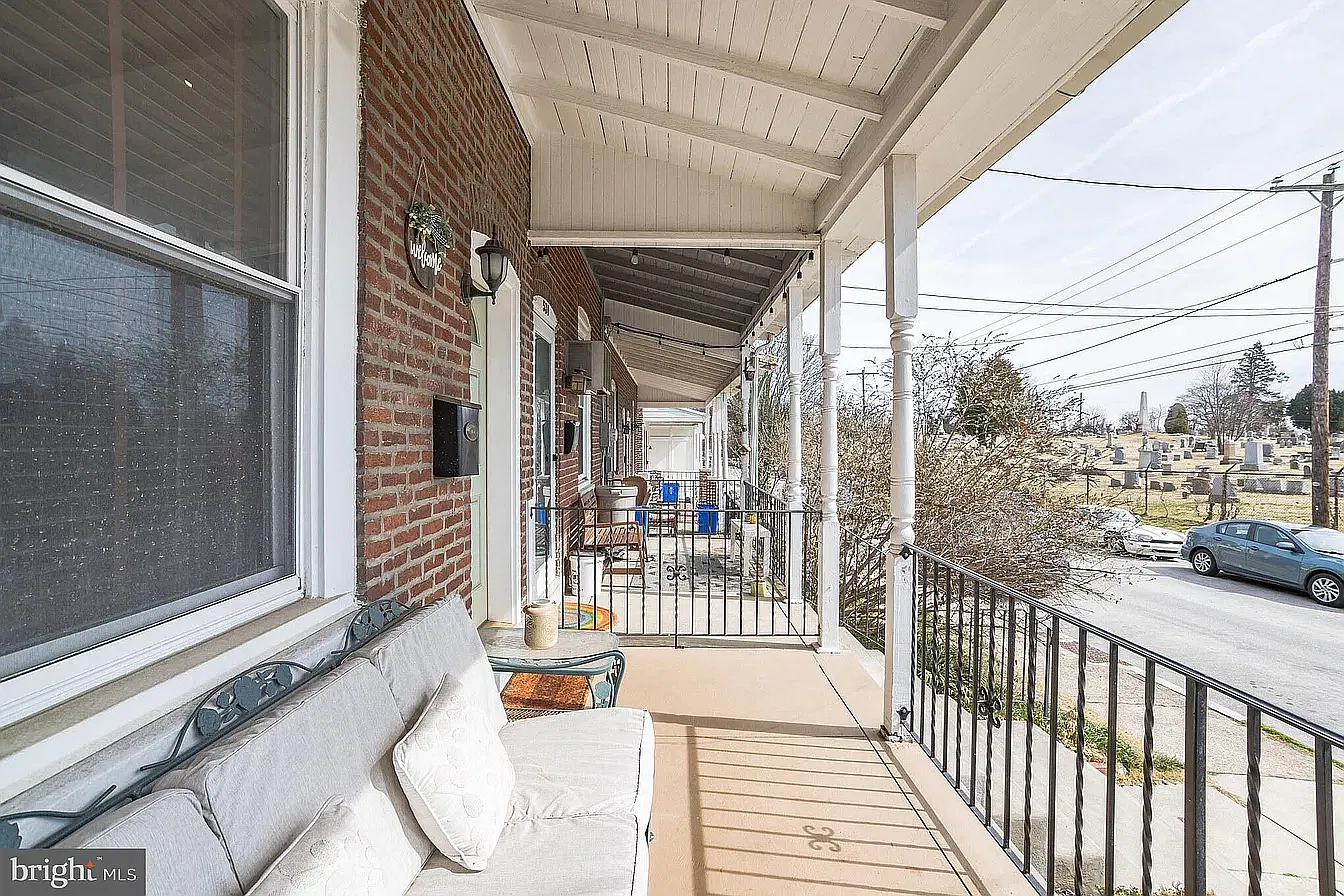 2 bed, 1050 sqft, $2,275 — Photo 2