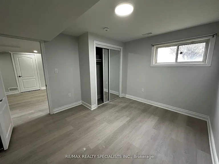 43 Earlsbridge Blvd #LOWER — Photo 6