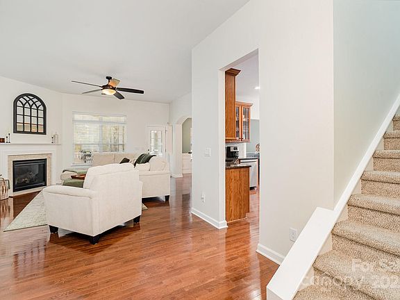 2nd image of 9827 Shearwater Ave NW