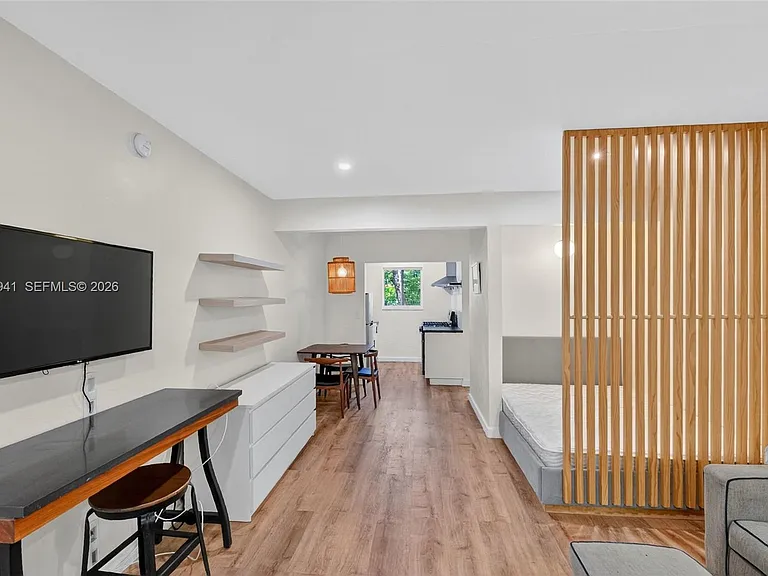 428 Collins Ave #10 — Photo 5