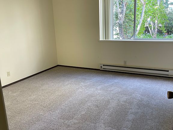 4th image of 125 Brosnan Ct