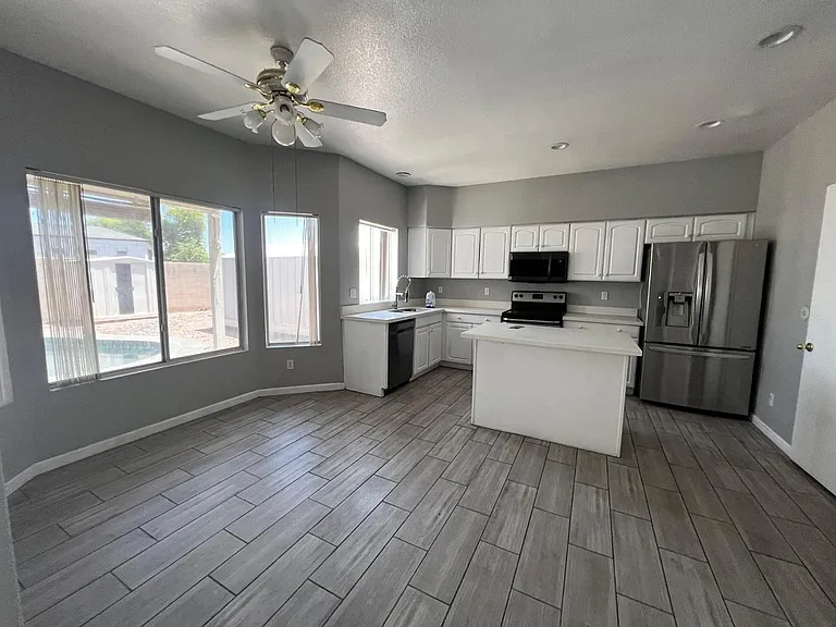 1631 N Garrett Dr — Photo 7