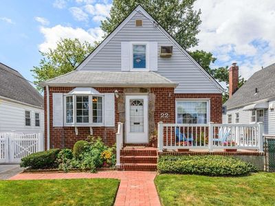 22 Mckee Street, Floral Park, NY, 11001