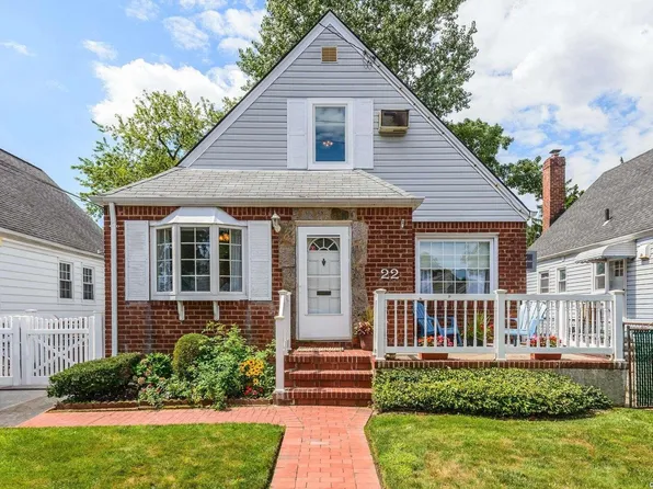 22 Mckee Street, Floral Park, NY 11001