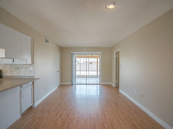 3rd image of 425 W Oraibi Dr