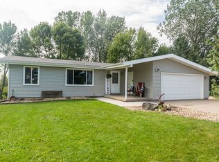 6107 Walford Rd, Fairfax, IA 52228