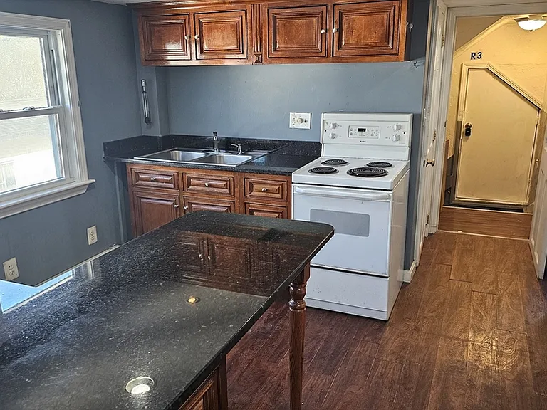 39 Union St #3 — Photo 8