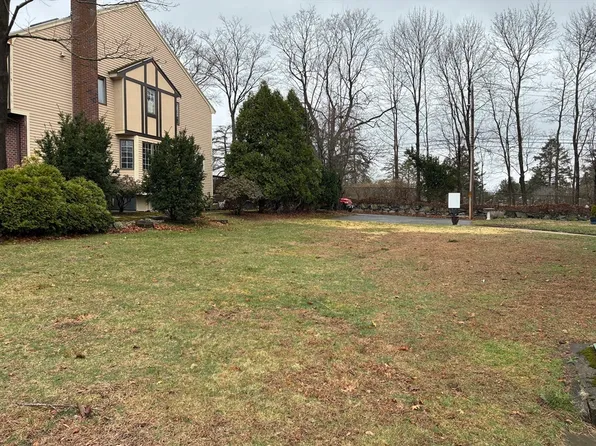 154 Brook Farm Rd, West Roxbury, MA 02132