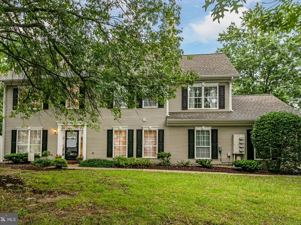 1 Howe Ct, Pennington, NJ 08534