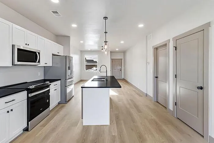 599 Teatro Ct — Photo 4
