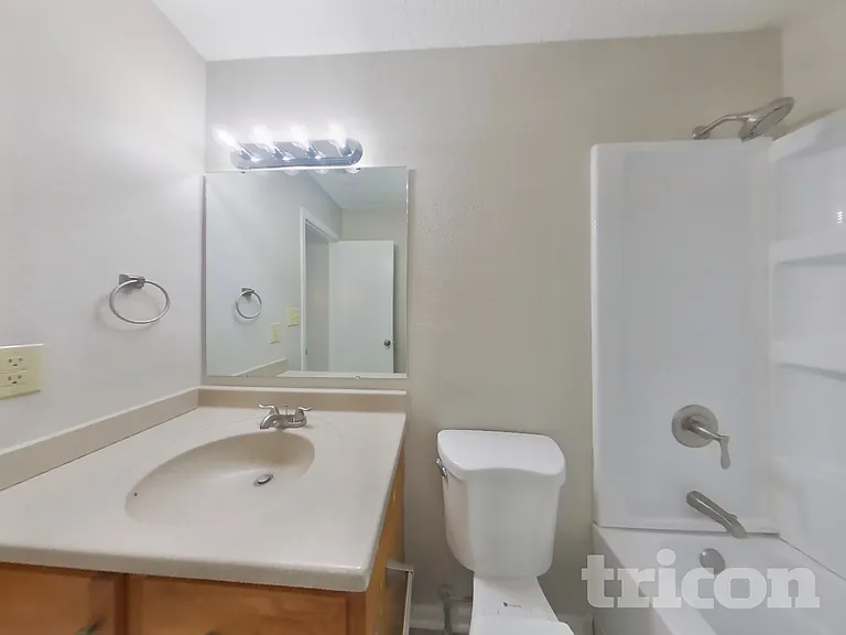 111 Silverberry Ct — Photo 8