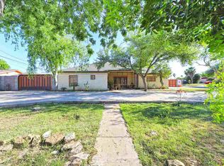 401 Candlewood Rd, Laredo, TX 78045