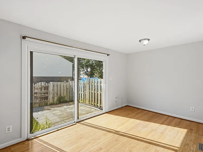 1204 Brethour Ct — Photo 6