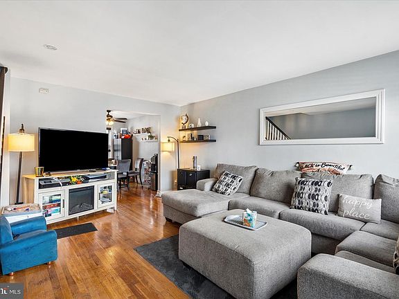 4th image of 909 Arncliffe Rd