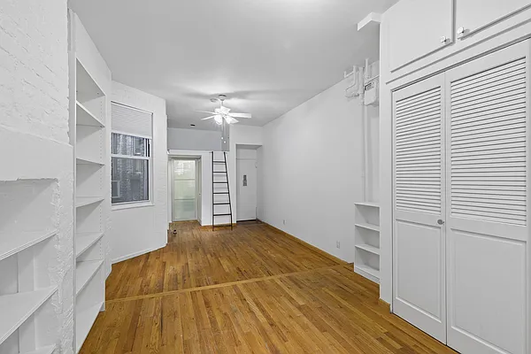 Rented by Avenues Real Estate | media 11