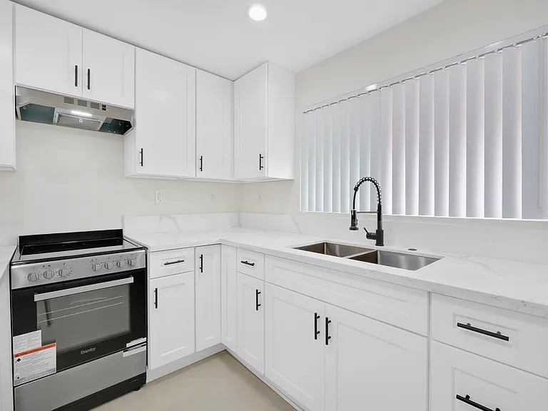4512 153rd Street Apartments — Photo 15