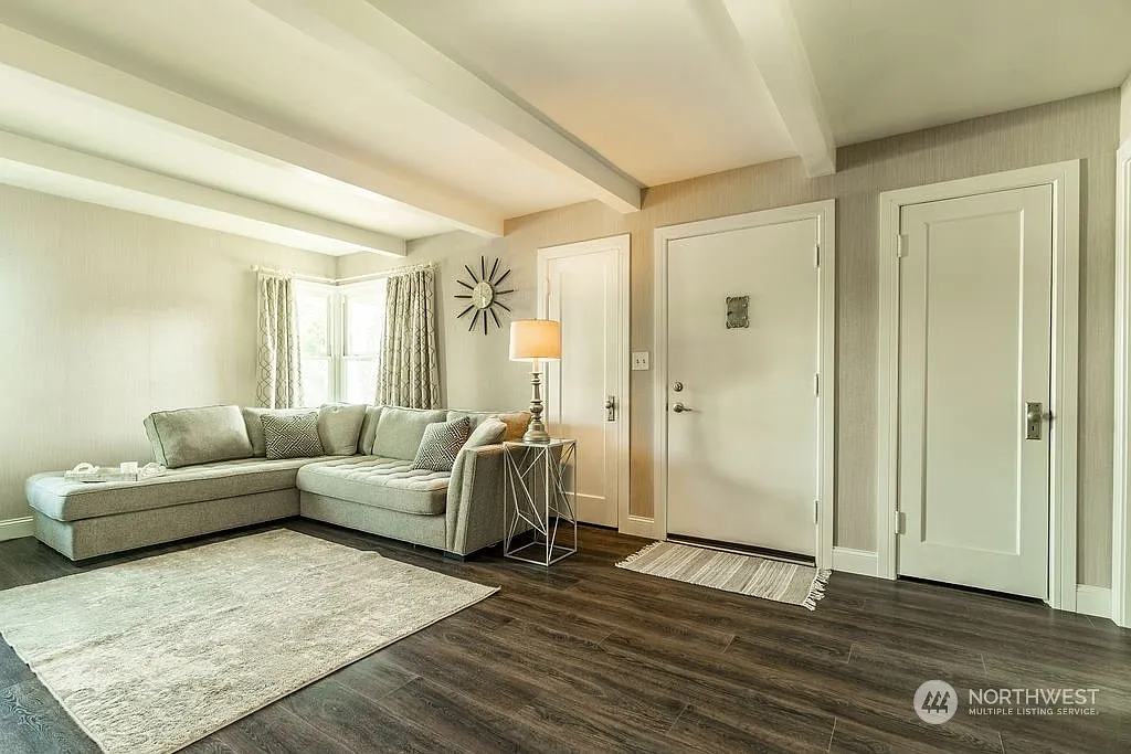 3 bed, 1028 sqft, $2,495 — Photo 3