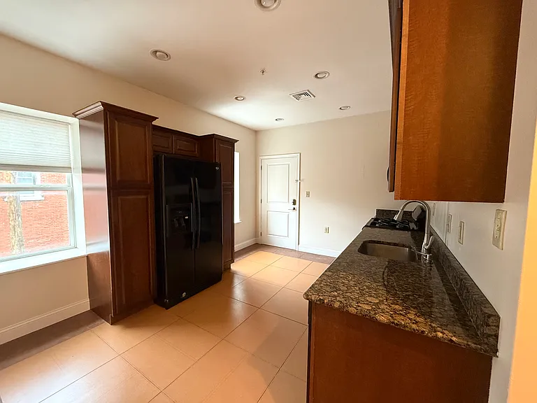 1 E Main St #2 — Photo 15