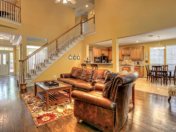 4th image of 2403 Lakepoint Dr