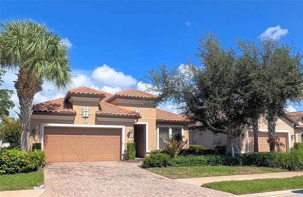 3 bed, 3.0 bath, 2270 sqft, $6,000 — Photo 3