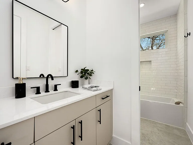 1119 Fairmount Ave — Photo 25