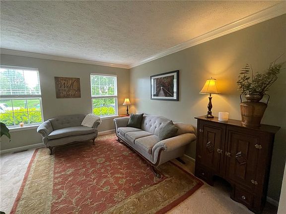 4th image of 725 Sunridge Ct