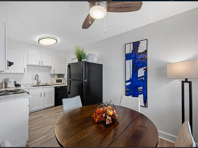 Phoenix Apartments — Photo 14