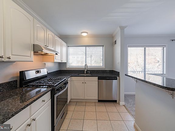 4th image of 10655 Weymouth St #10655