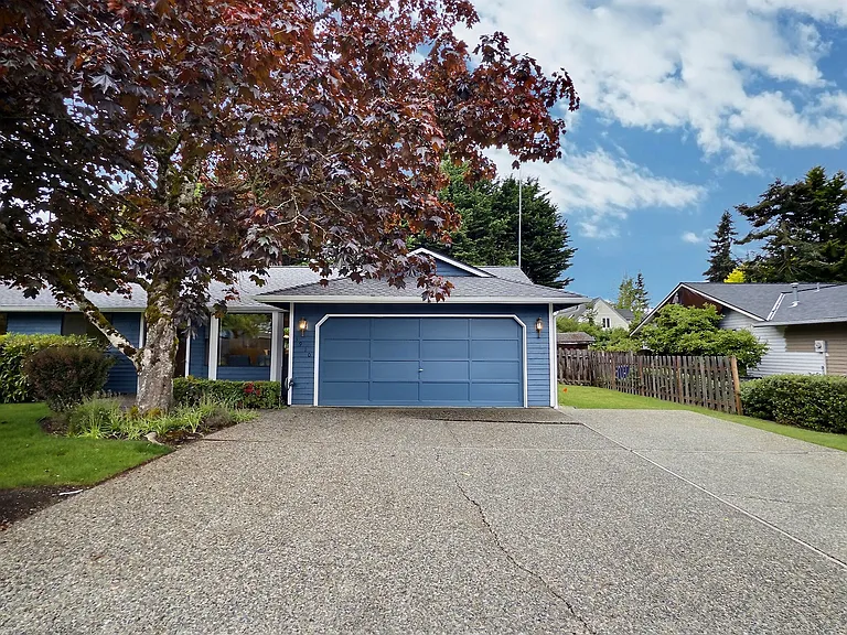 3910 Maple Rd — Photo 2
