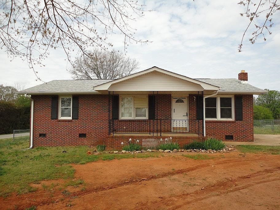 1st image of 101 Carson Dr