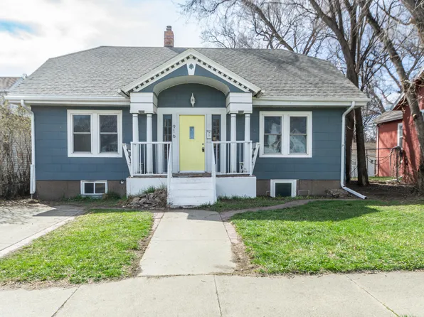 916 N 8th St, Bismarck, ND 58501