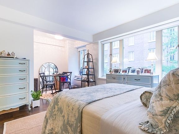 4th image of 35 E 35th St APT 11B
