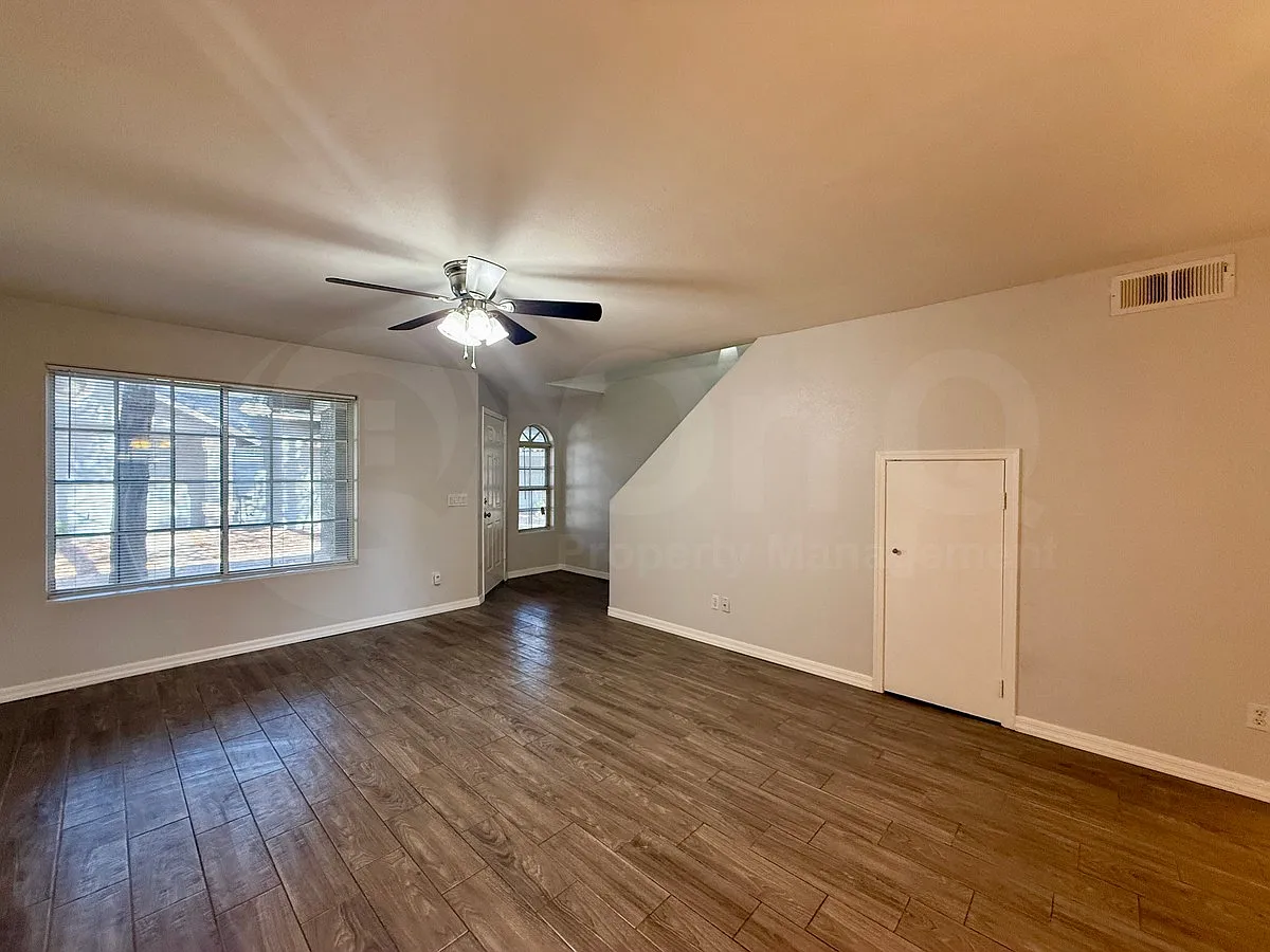 3 bed, 2.5 bath, 1238 sqft, $1,799 — Photo 4