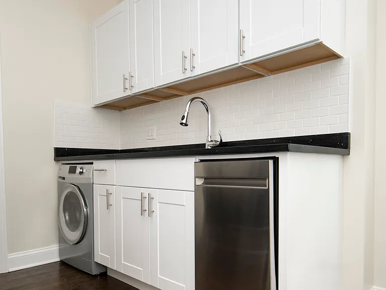 3817 N Greenview Ave #30W — Photo 4