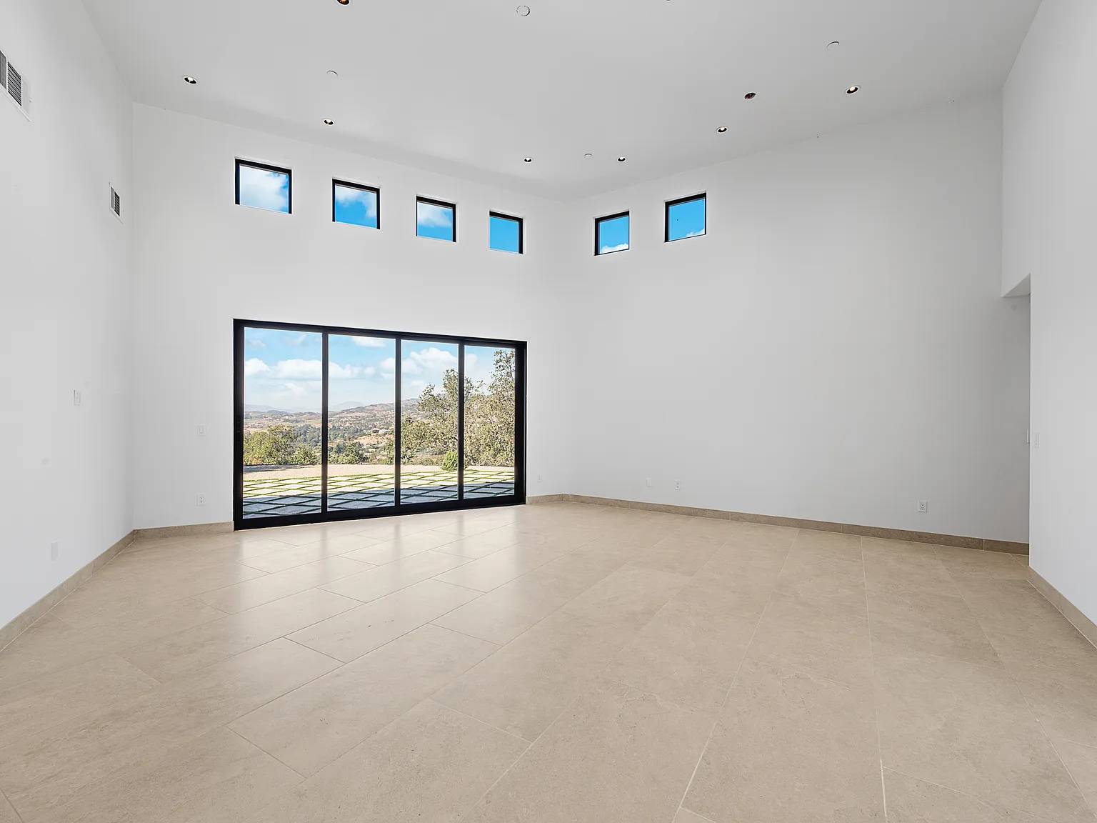 2 bed, 1200 sqft, $5,500 — Photo 4