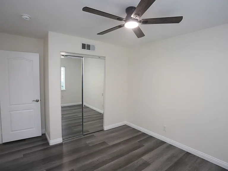 1968 Cherry Ave #12 — Photo 7