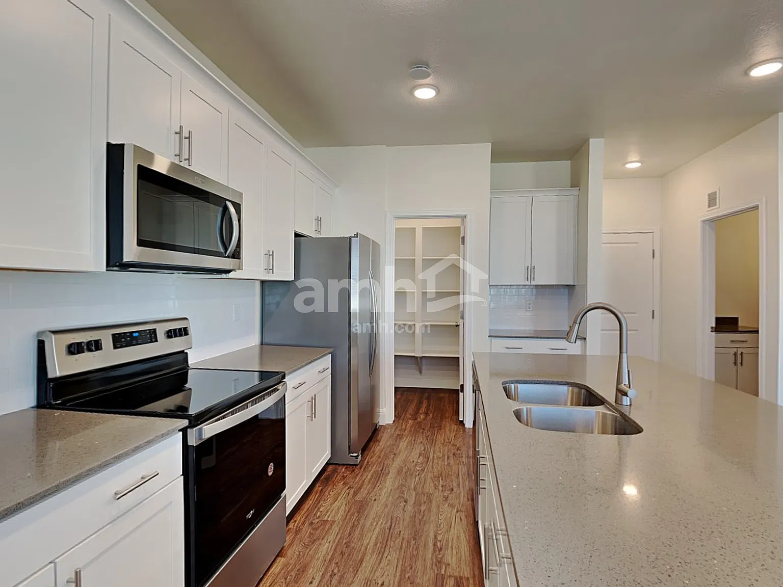 5 bed, 3.0 bath, 2534 sqft, $3,260 — Photo 3